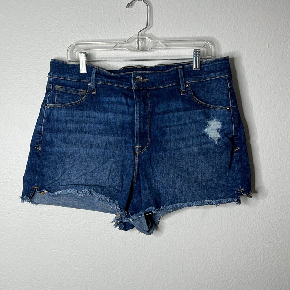 Good American fray hem shorts 3in inseam